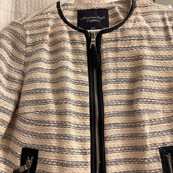 Tweed boucle blazer with leather trim details - Picture 6 of 7